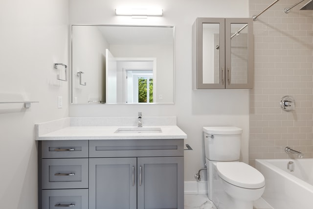 5 Budget friendly ideas for small bathroom decor to get a classy look