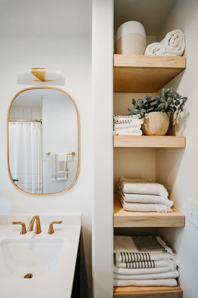 small bathroom towel shelf