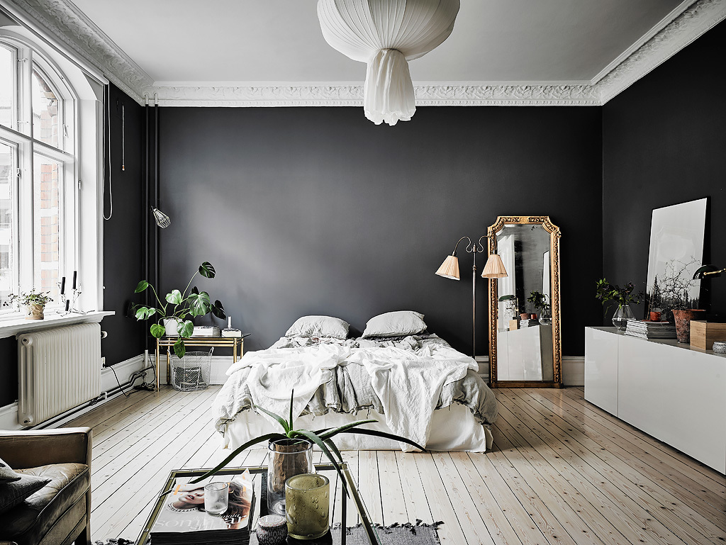 Dreamy, dark and spacious studio in Gothenburg