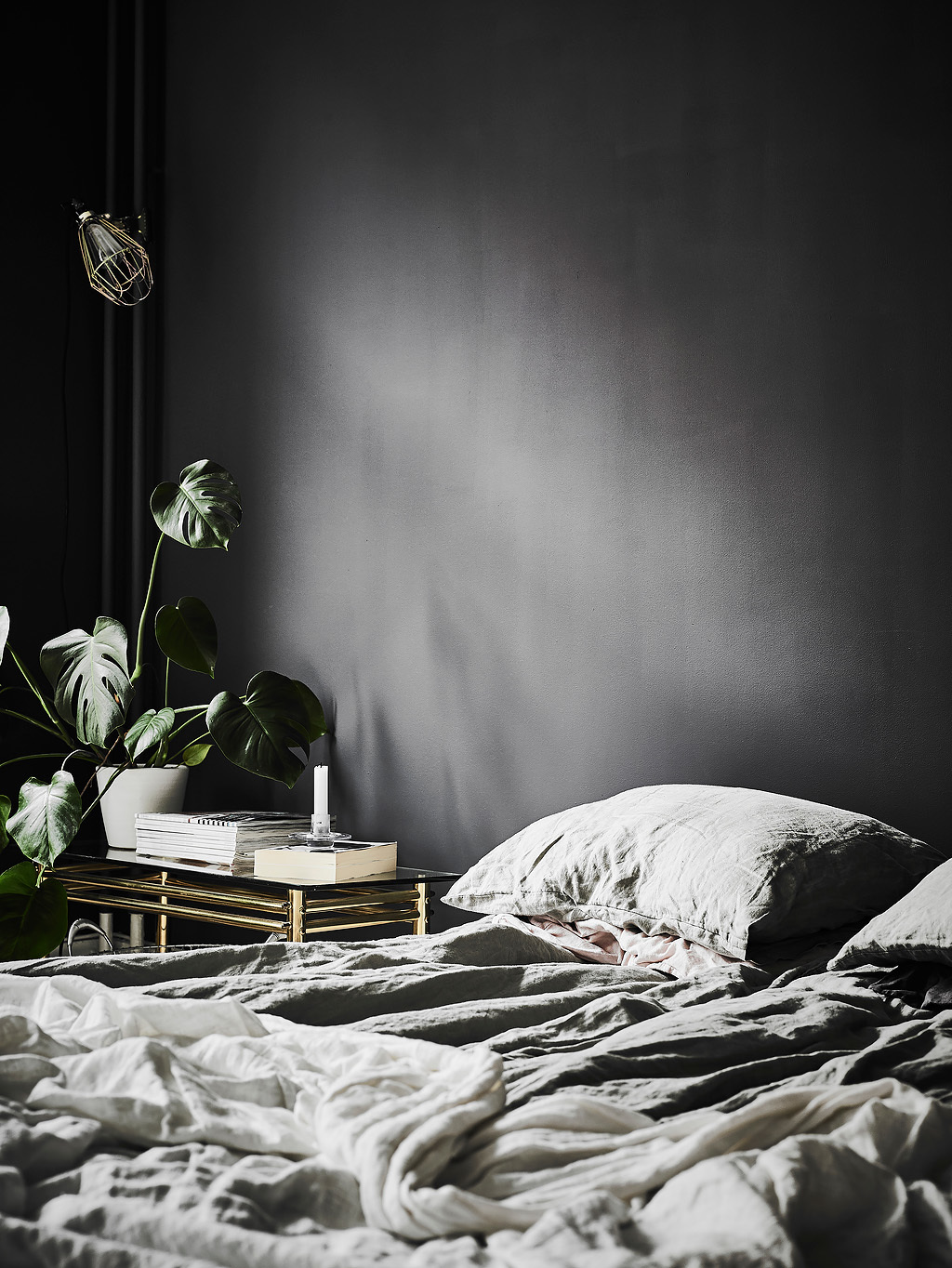 Dreamy, dark and spacious studio in Gothenburg